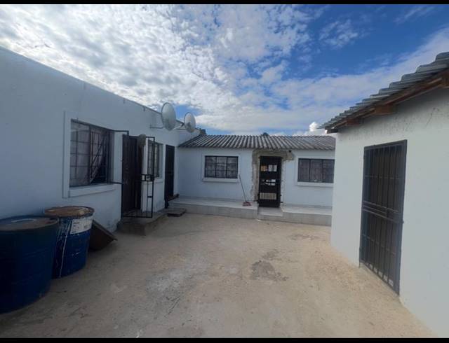 9 BEDROOM HOUSE FOR SALE IN TEMBISA CENTRAL